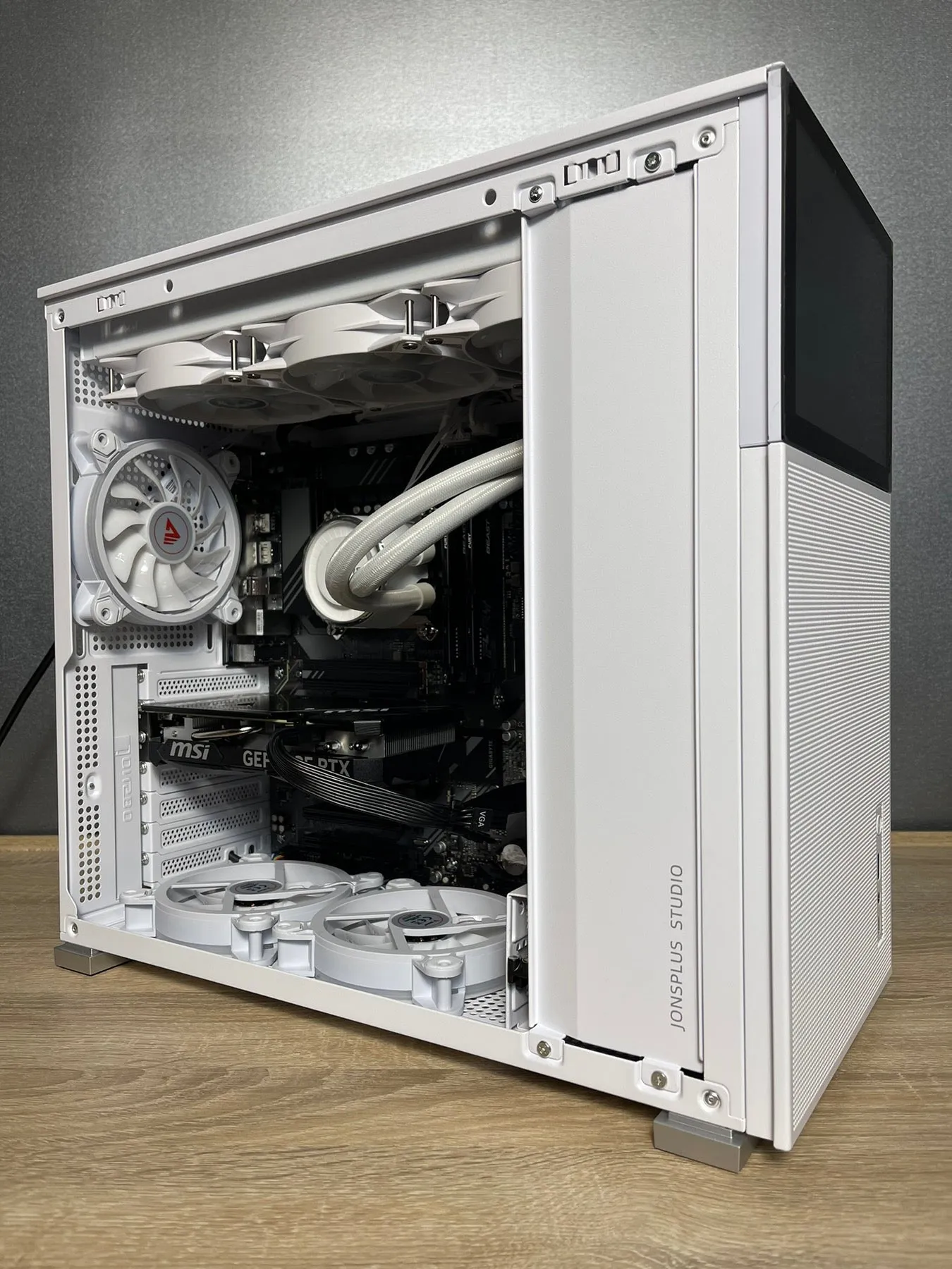 Custom Gaming PC/ i7-13700KF/ 32GB/ 1TB NVMe/ RTX 4070 SUPER