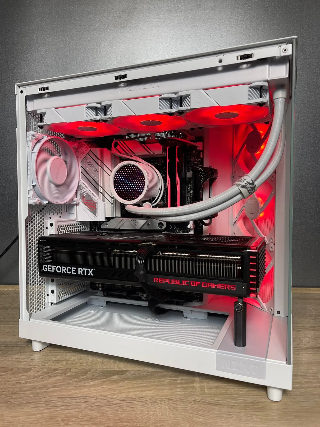 Custom Gaming PC/ i7-13700KF/ 32GB/ 1TB SSD NVMe/ RTX 4080 SUPER