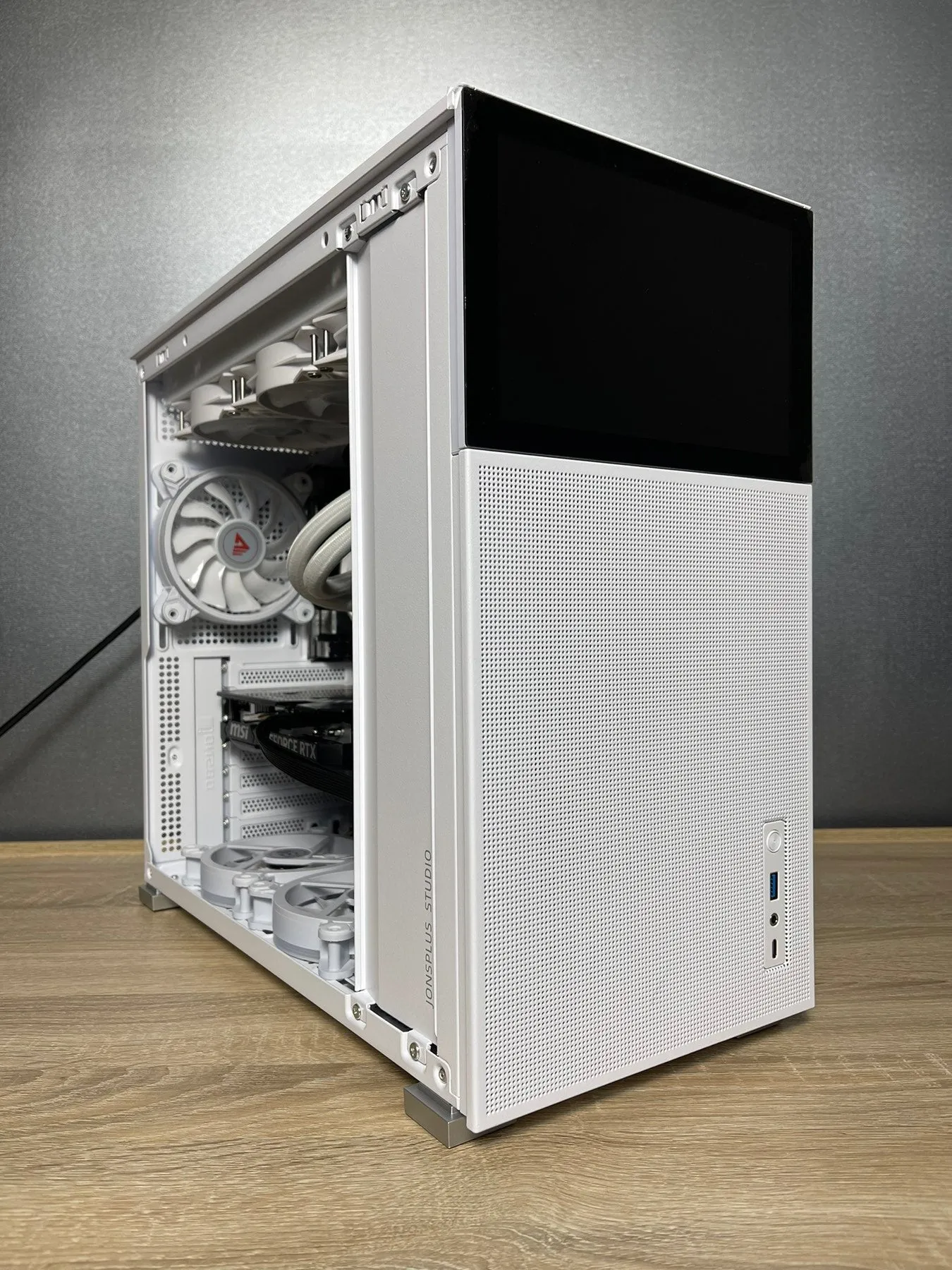 Custom Gaming PC/ Ryzen 7 7700X/ 32GB/ 1TB SSD NVMe/ RX 7800 XT